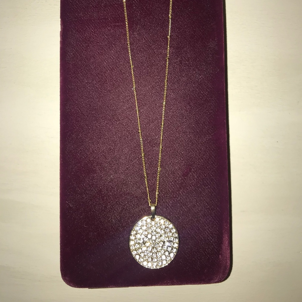 Gold pendent necklace